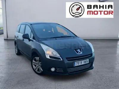 Usado Peugeot 5008 Business-Line 150 CV (110 kW) 2012 Gris / plata Monovolumen