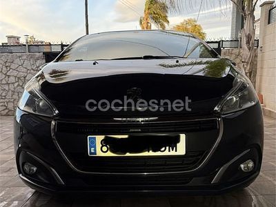 Usado Peugeot 208 GT-line 100 CV (73 kW) 2015 Negro Utilitario