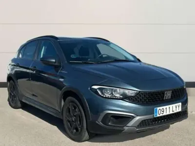 Usado Fiat Tipo Cross 131 CV (96 kW) 2022 Gris Berlina