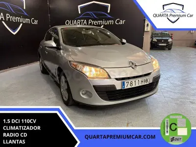 Usado Renault Mégane III Dynamique 110 CV (80 kW) 2011 Gris / plata Berlina