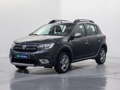 Usado Dacia Sandero Essentiel 75 CV (55 kW) 2019 Gris / plata Berlina