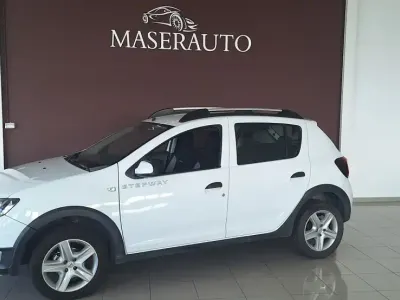 Usado Dacia Sandero Stepway 90 CV (66 kW) 2015 Blanco Utilitario