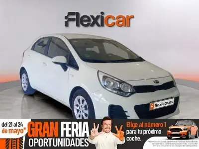 Usado Kia Rio 84 HP (61 kW) 2016 Branco Citadino