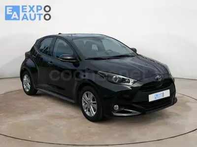 Usado Toyota Yaris 125 CV (91 kW) 2022 Negro Utilitario