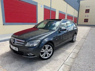 Usado Mercedes C320 Avantgarde 224 CV (164 kW) 2008 Gris / plata Familiar