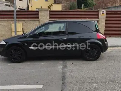 Usado Renault Mégane Dynamique 120 CV (88 kW) 2004 Negro Berlina