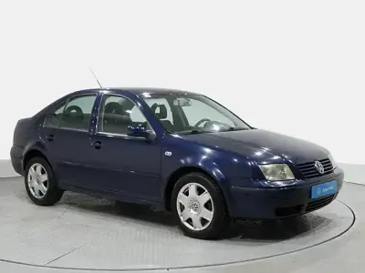 Usado VW Bora Conceptline 100 CV (73 kW) 2001 Azul Berlina