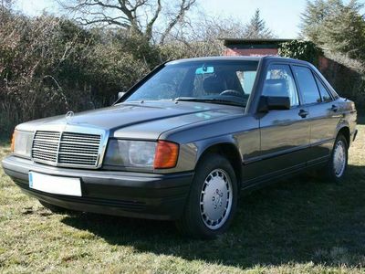 Usado Mercedes 190 166 CV (122 kW) 1987 Gris Berlina