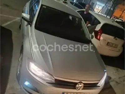 Usado VW Polo Advance 80 CV (58 kW) 2019 Gris / plata Utilitario