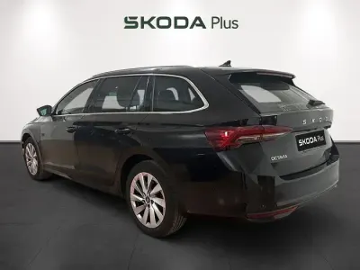 Usado Skoda Octavia Selection 150 CV (110 kW) 2025 Negro Familiar