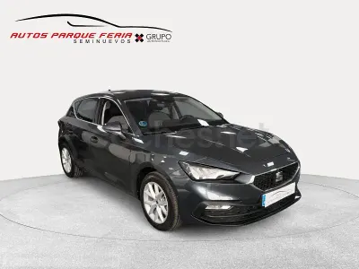 Käytetty Seat Leon Style 116 HP (85 kW) 2025 Harmaa Sedan