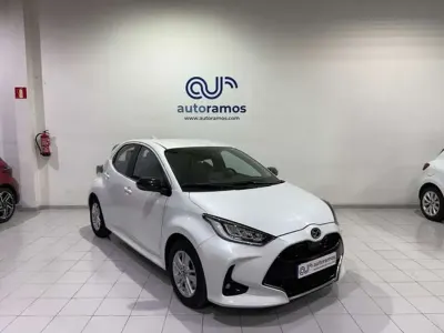 Usado Mazda 2 Comfort 116 CV (85 kW) 2023 Blanco Utilitario