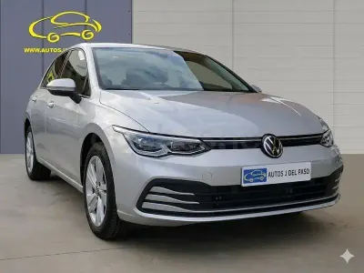 Usado VW Golf VIII Life 130 CV (95 kW) 2020 Gris / plata Berlina