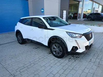 Usado Peugeot 2008 Active 110 CV (80 kW) 2022 Blanco SUV