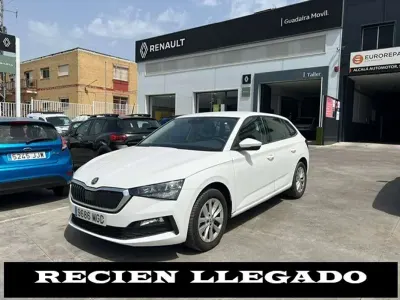 Usado Skoda Scala Active 110 CV (80 kW) 2023 Blanco Utilitario