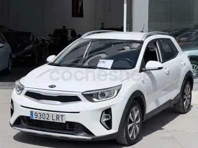 Usado Kia Stonic GT-Line 100 CV (73 kW) 2022 Blanco SUV