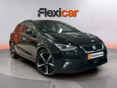 Usado Seat Ibiza FR 110 CV (80 kW) 2021 Negro Utilitario