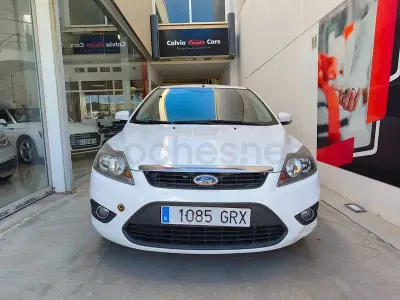 Usado Ford Focus Trend 101 CV (74 kW) 2009 Blanco Berlina
