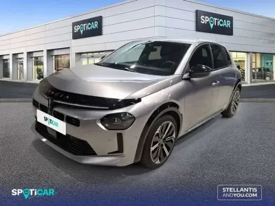 Usado Lancia Ypsilon 101 CV (74 kW) 2025 Negro Utilitario