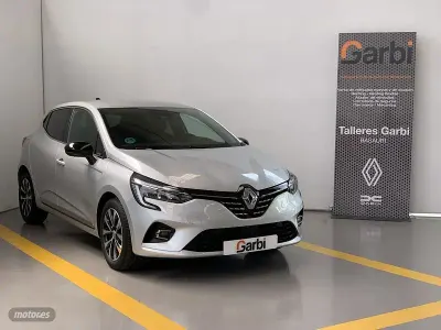 Usado Renault Clio V Techno 140 CV (102 kW) 2023 Plateado Berlina