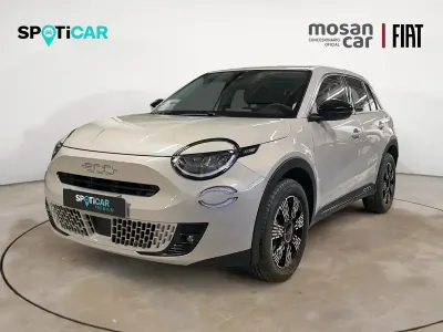 Usado Fiat 600 Mirror 100 CV (73 kW) 2025 Gris SUV