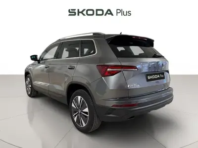 Usado Skoda Karoq Selection 150 CV (110 kW) 2025 Gris SUV