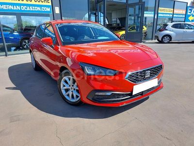 Usado Seat Leon Style 110 CV (80 kW) 2021 Rojo Berlina