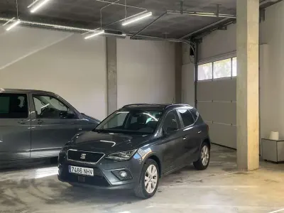 Usado Seat Arona Ecomotive 116 CV (85 kW) 2018 Gris SUV