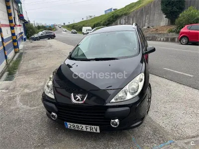 Usado Peugeot 307 110 CV (80 kW) 2008 Negro Familiar