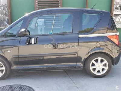 Usado Peugeot 1007 90 CV (66 kW) 2006 Negro Monovolumen