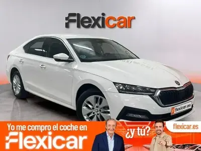 Usado Skoda Octavia Selection 115 CV (84 kW) 2022 Blanco Berlina