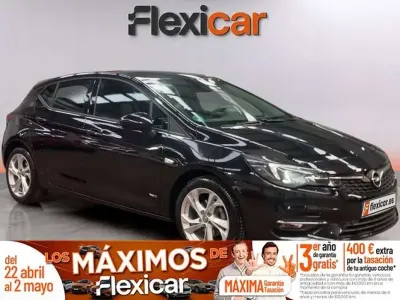 Usado Opel Astra Design & Tech 110 HP (80 kW) 2021 Preto Citadino