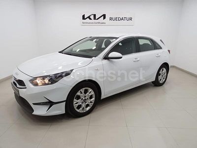 Blanco Usado 2024 Kia Ceed Style Utilitario | 21.900 € (Un poco caro)