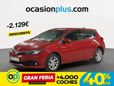 Usado Toyota Auris Active 116 CV (85 kW) 2016 Rojo Utilitario