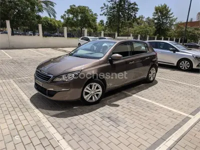 Usado Peugeot 308 Style 130 CV (95 kW) 2015 Marrón Berlina
