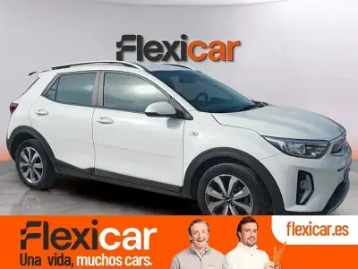 Usado Kia Stonic 84 CV (61 kW) 2022 Blanco SUV