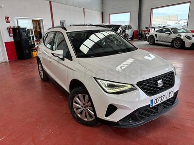 Usado Seat Arona Style Plus 110 CV (80 kW) 2022 Blanco SUV