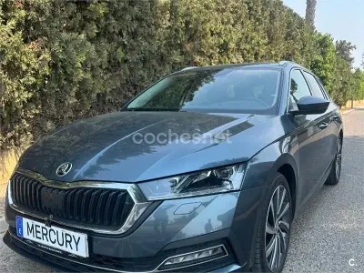 Usado Skoda Octavia Style 150 CV (110 kW) 2020 Gris / plata Familiar