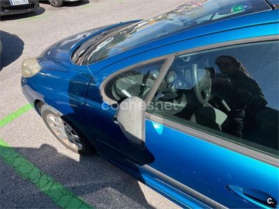 Usado Peugeot 207 70 CV (51 kW) 2010 Azul Berlina