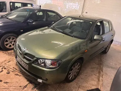 Usado Nissan Almera Acenta 110 CV (80 kW) 2003 Verde Berlina