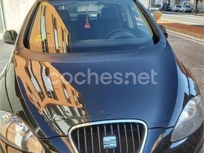 Usado Seat Altea XL Style 105 CV (77 kW) 2012 Negro Monovolumen