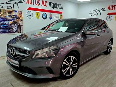 Usado Mercedes A180 Urban 122 CV (89 kW) 2016 Gris / plata Berlina