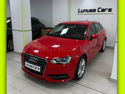 Käytetty Audi A3 Attraction 150 HP (110 kW) 2015 Punainen Sedan