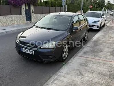 Usado Ford Focus Ghia 115 CV (84 kW) 2007 Negro Berlina
