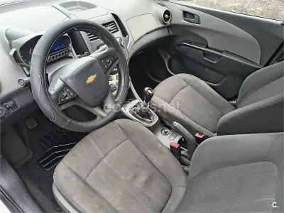 Usado Chevrolet Aveo LTZ 100 CV (73 kW) 2013 Blanco Berlina