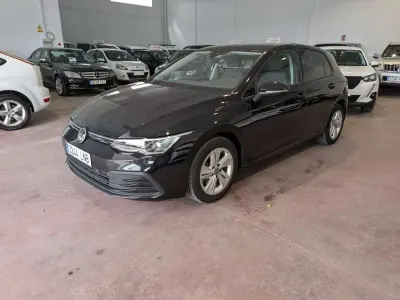 Usado VW Golf VIII Life 116 CV (85 kW) 2021 Negro Utilitario