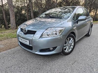 Usado Toyota Auris Luna 90 CV (66 kW) 2008 Gris / plata Utilitario