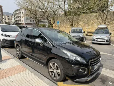 Usado Peugeot 3008 Allure 120 CV (88 kW) 2014 Negro Familiar