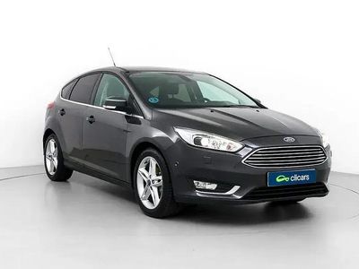 Käytetty Ford Focus Titanium 125 HP (91 kW) 2017 Harmaa Sedan