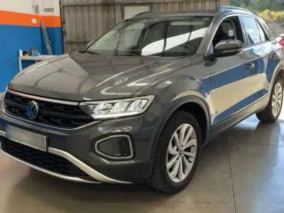 Usado VW T-Roc Life 150 CV (110 kW) 2022 Gris SUV